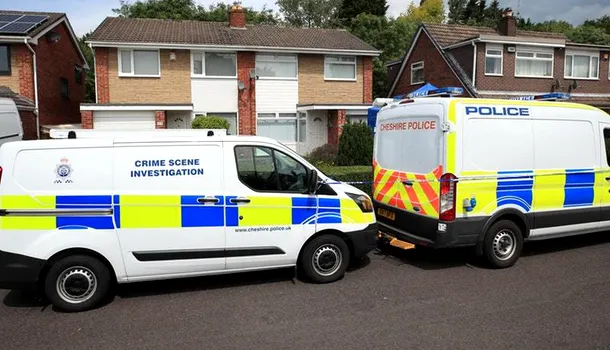 Bărbat găsit MORT în casă, după ce locatarii au simțit un „miros puternic și foarte urât”. Ce au descoperit anchetatorii despre vecinul lor