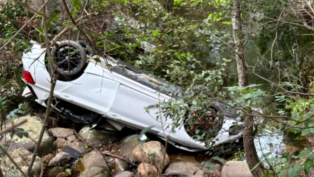 Tragedie în Italia. Un pompier chemat la locul unui accident şi-a găsit fiul mort pe asfalt. Tânărul a fost singurul pasager care nu a supravieţuit