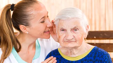 O badantă a primit moștenire toată averea pensionarei pe care a îngrijit-o, cu o condiție. Ce a scris bătrâna în testament