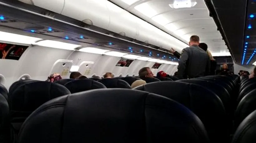 Patru pasageri din Orientul Mijlociu care se comportau suspect, dați jos dintr-un avion, pe un aeroport din Statele Unite