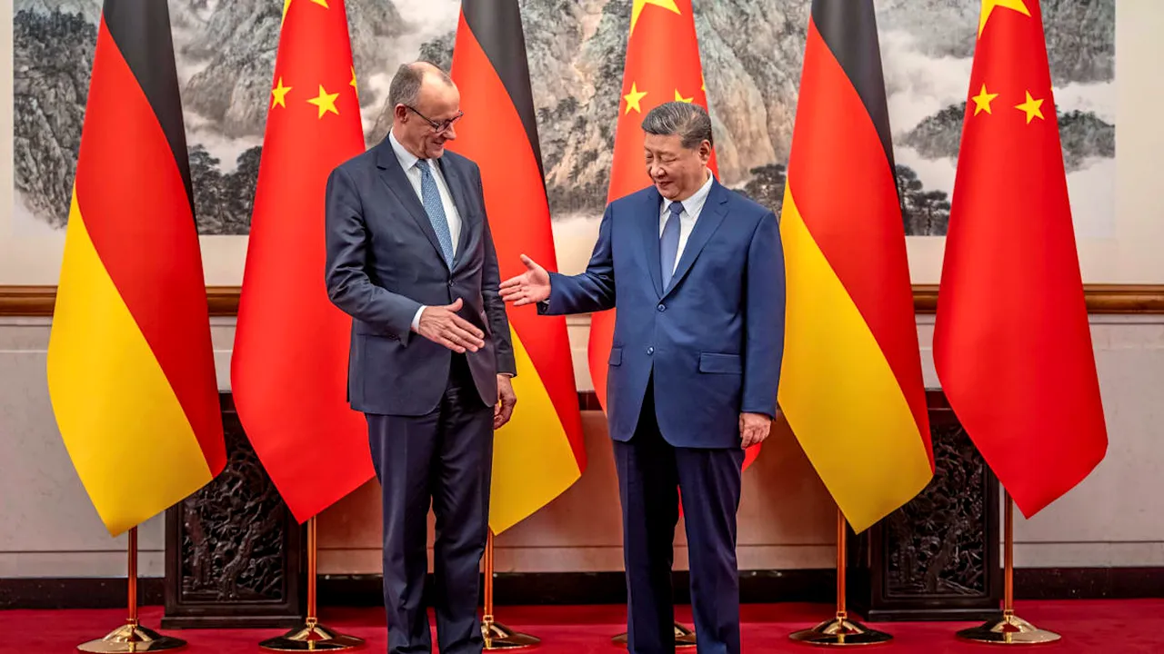 După Macron și Starmer, Friedrich Merz merge în China să ceară „parteneriat echilibrat și corect”. Merz este înspțit de directorii VW, BMW și Siemens
