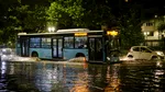 Atenție! Codul roșu de ploi și vijelii închide școlile din România. Trenurile CFR, anulate sau întârziate / Ce spune prefectul Capitalei