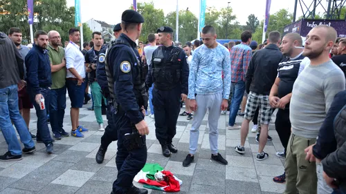 Imagini incredibile la EuroBasket-ul de la Cluj: Suporteri români au ars un steag al Ungariei și s-au întors cu spatele în timpul imnului maghiarilor