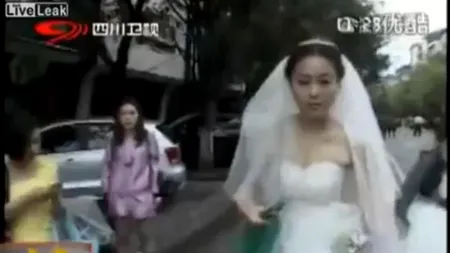 VIDEO. Mireasa-corespondent din timpul cutremurului din China