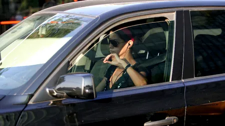 Șoferiță de România. Ce mărci auto preferă și care sunt criteriile de care ține cont când își alege mașina 