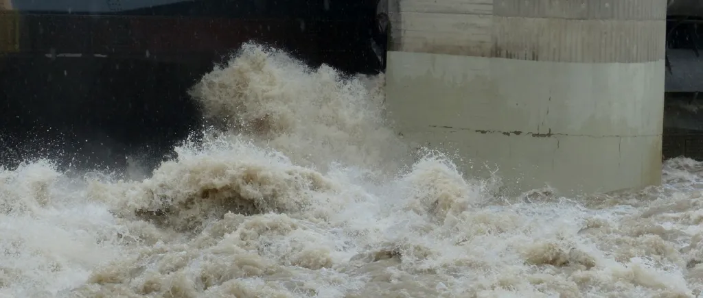 Peste 100 de gospodării din județul Bacău, inundate de viituri