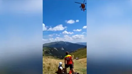 Turistă în ADIDAȘI, salvată de pe munte cu elicopterul