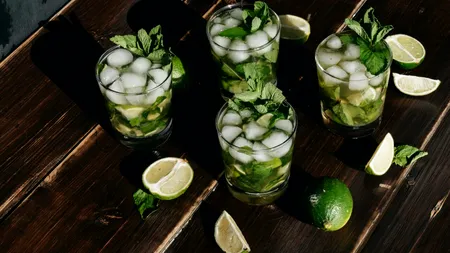 Cum poți să răcești RAPID băuturile vara. Trucuri extrem de eficiente