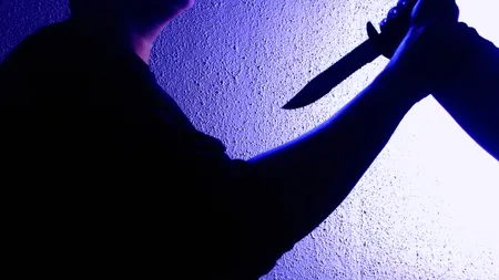 Scandal la Craiova, în ziua de Crăciun. Tânăr de 26 de ani, înjunghiat de un minor! Poliția a intervenit