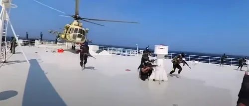VIDEO. Momentul capturării navei „Galaxy Leader” de rebelii Houthi, la bordul căreia se află şi un român / Pirații au sărit dintr-un elicopter