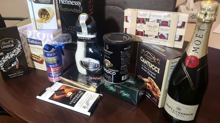 EXTRAVAGANT | Ce cadouri primesc de Paște, din partea Primăriei, șefii de instituții: „Pateul de gâscă, șampania originală, dulciurile simandicoase i-ar sta în gât oricărui om cu bun simț”