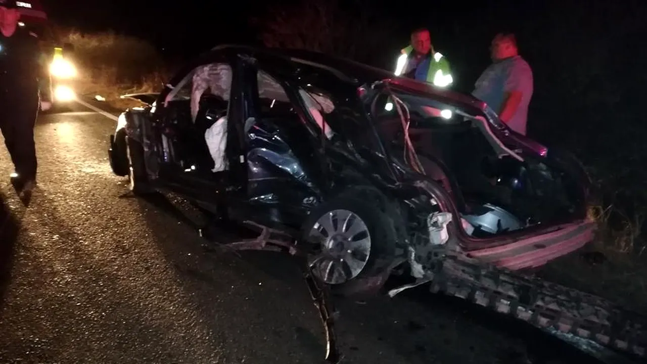 Moda LIVE PE FACEBOOK ucide din nou! Șoferul unui Audi lovește cu 160 km/oră un tractor: doi morți