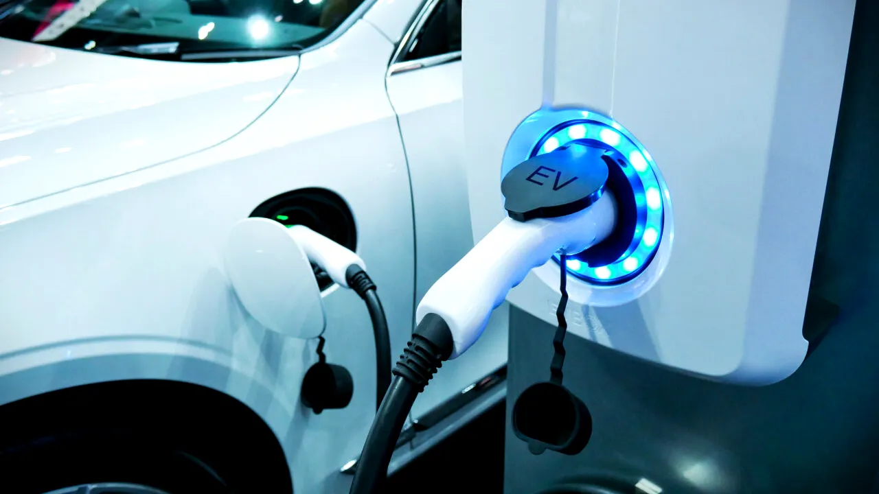 Mașinile cu emisii zero ar urma să primească numere verzi