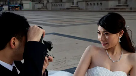 O MIREASĂ a descoperit secretul întunecat al fotografului ei de la nuntă: 