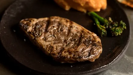 Cum a reușit un român să mobilizeze toate efectivele, din cauza unei fripturi arse: „Mă uitam ca tâmpitul în jur și mă gândeam ce a luat foc!”