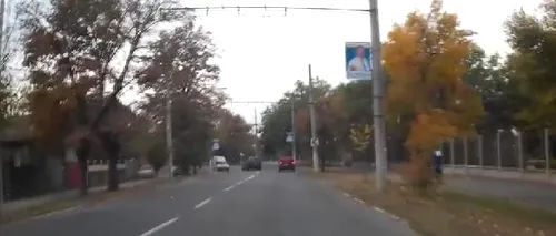 Un român aflat la bordul unui Audi Q7 nu respectă regulile de circulație și ajunge cu mașina într-un stâlp