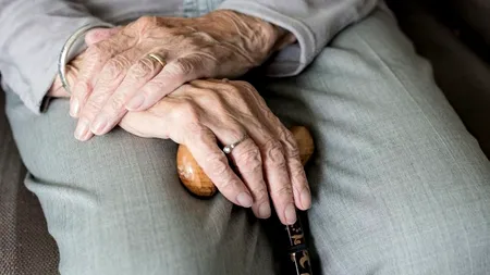O bătrână de 82 de ani a fost prinsă la furat: „Vă rog nu sunați la poliție, nu vreau să afle nepoții mei”