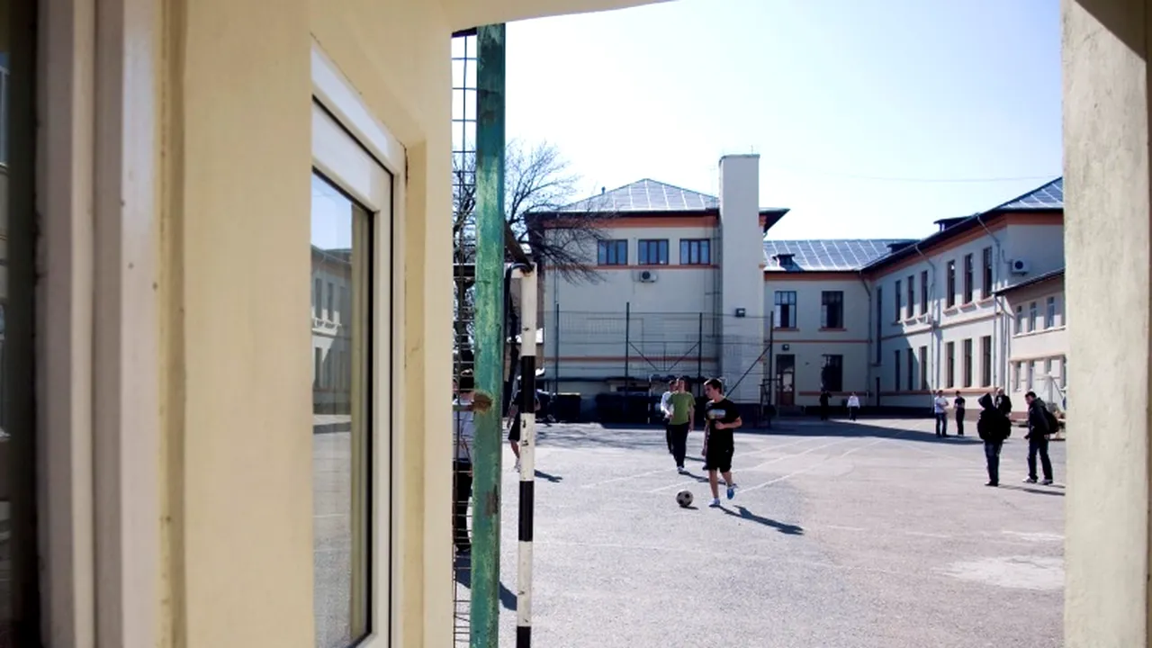 Aproape 20.000 de alocații pentru susținerea familiei, suspendate din cauza absențelor școlare