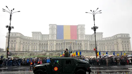 Repetițiile pentru parada de 1 Decembrie s-au încheiat în Piața Constituției, traficul a fost reluat