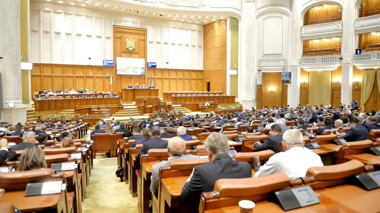 Țara arde, baba se piaptănă. Ce propuneri legislative neobișnuite au făcut aleșii în ultima sesiune parlamentară 