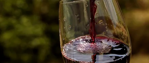 De ce dă dureri de cap vinul roșu