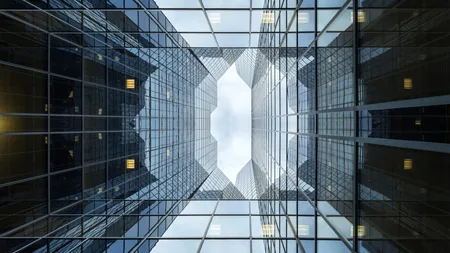 Cererea de spații de birouri în București, aproape la jumătate față de anul trecut