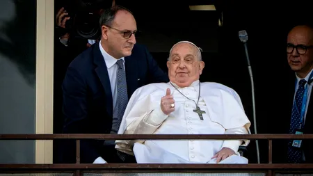 Papa Francisc a fost la un pas de moarte.  SALVAREA a venit de la infirmierul său personal