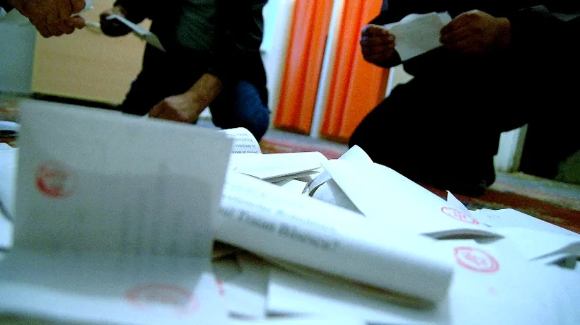 Dintr-un buncăr antiatomic într-o sală de ședințe a Consiliului Județean: drumul celor 1,6 milioane de buletine de vot