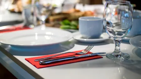 Patronii de restaurante din România contestă închiderea restaurantelor și avertizează va acționa în judecată statul