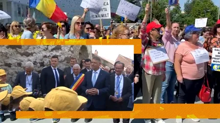 FOTO-VIDEO | Președintele României, IRONIZAT de mai mulți profesori care protestează în centrul Craiovei. I-au cântat „O lume minunată”