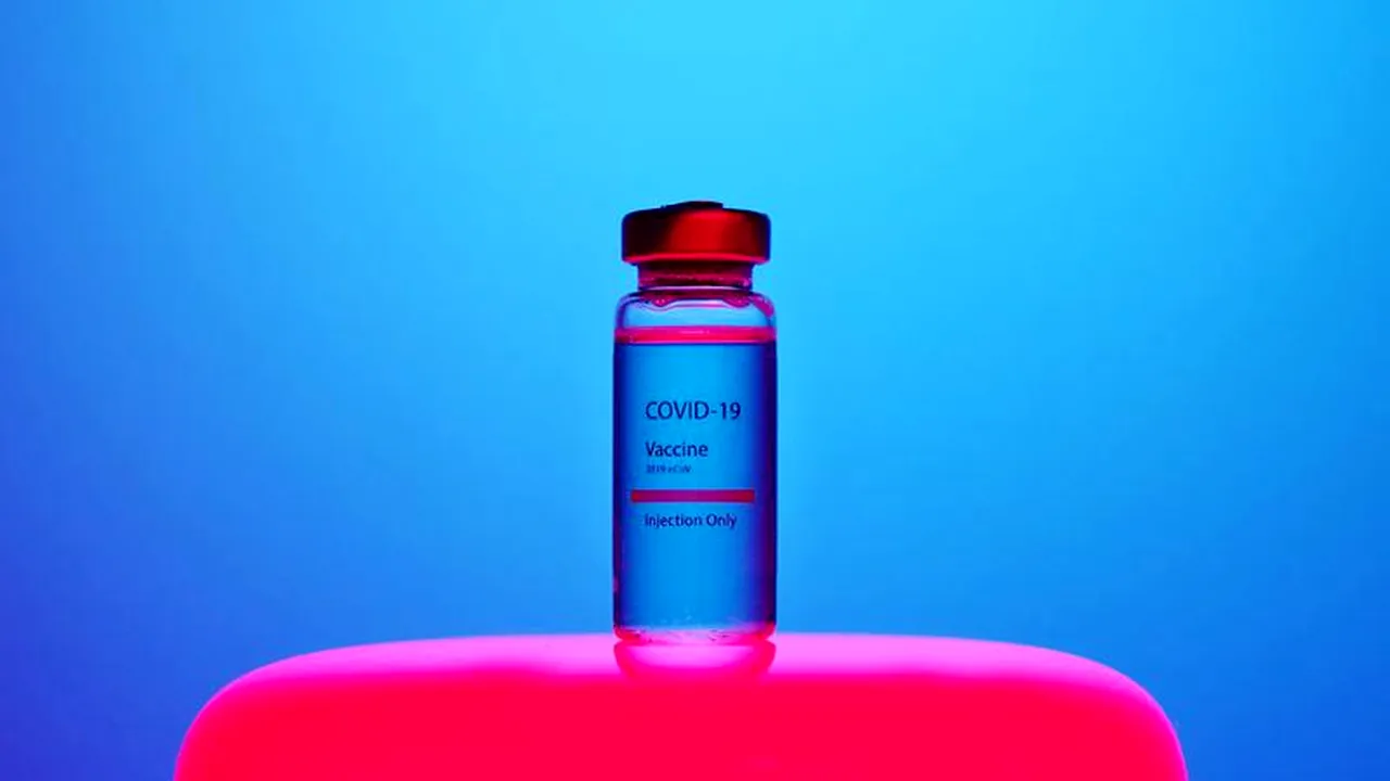 Demnitar francez: „UE nu exclude acţiuni judiciare împotriva AstraZeneca din cauza livrărilor reduse de vaccin”