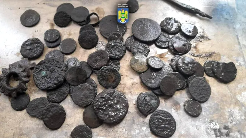 GALERIE FOTO. Trei căutători de comori din Bulgaria au încercat să fugă din România cu peste 60 de monede extrem de valoroase / Unde le-au ascuns