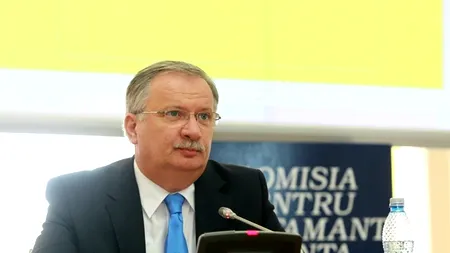 Mang, după ședința conducerii PSD: Sunt și rămân ministrul Educației. PDL depune moțiune simplă împotriva 