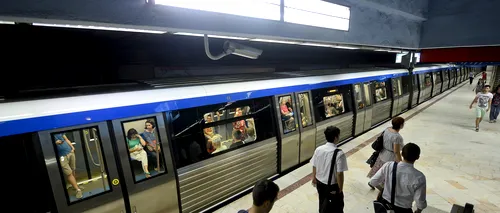 Un bărbat a fost prins sub metrou în stația Basarab