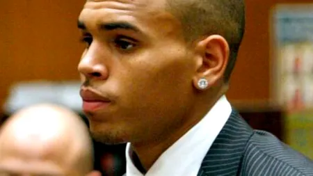 Rapperul Chris Brown a lipsit de la audierea unui caz în care e acuzat de viol