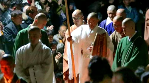 Un călugăr japonez a petrecut nouă zile fără mâncare, apă și somn

