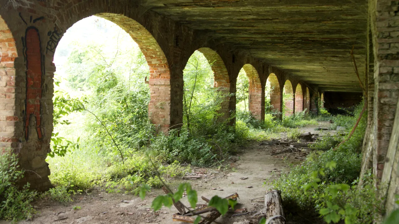 Povestea românului aflat în Italia de 25 de ani, care a ajuns să trăiască sub un pod. „Nu mai am încredere în nimeni”