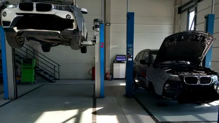 Autoturisme de lux trecute pe la mai mulți proprietari și sute de mii de kilometri șterși din bord. Dezvăluiri de la specialiștii carVertical