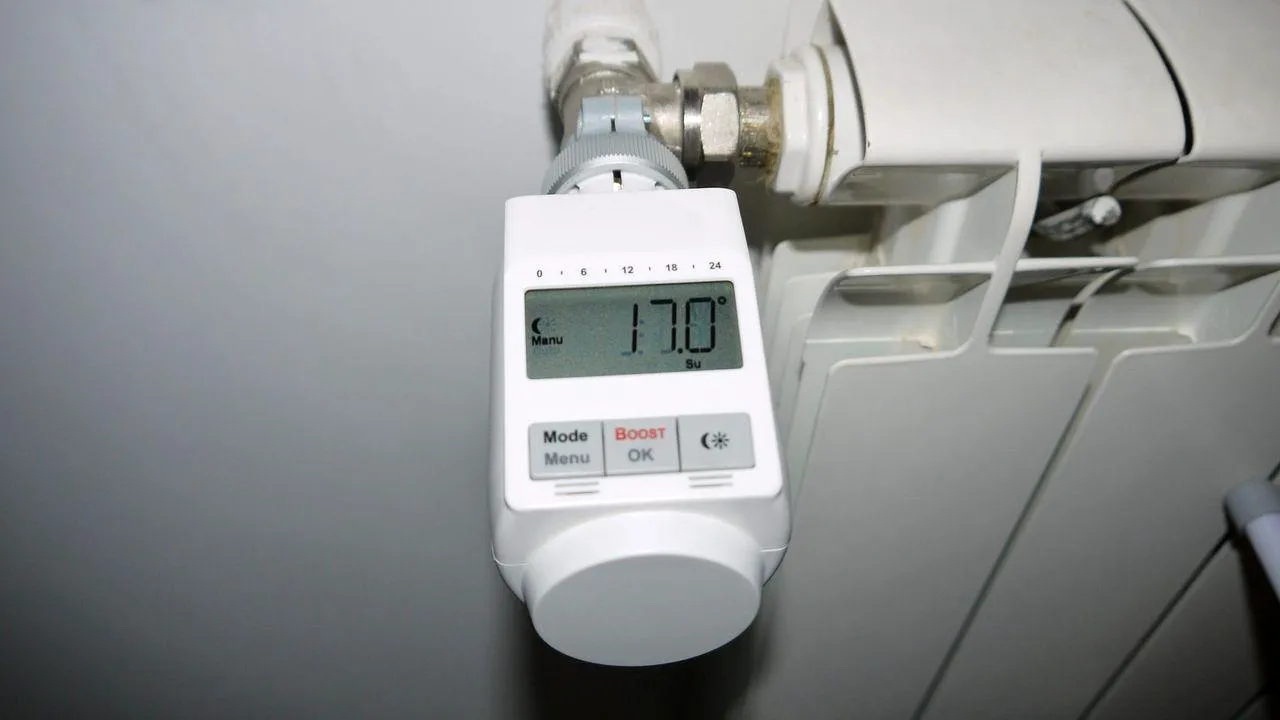 Iohannis a promulgat legea prin care repartitoarele devin obligatorii, la bloc, până la 31 decembrie 2023