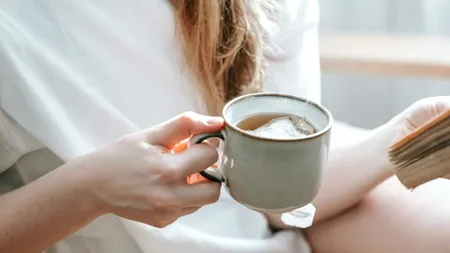 Ce conțin, de fapt, plicurile de ceai. Tu mai BEI?