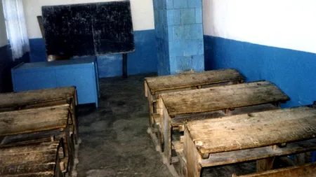 În sate din Vaslui copiii merg la școală în case din paiantă, în canton sau în fost dispensar