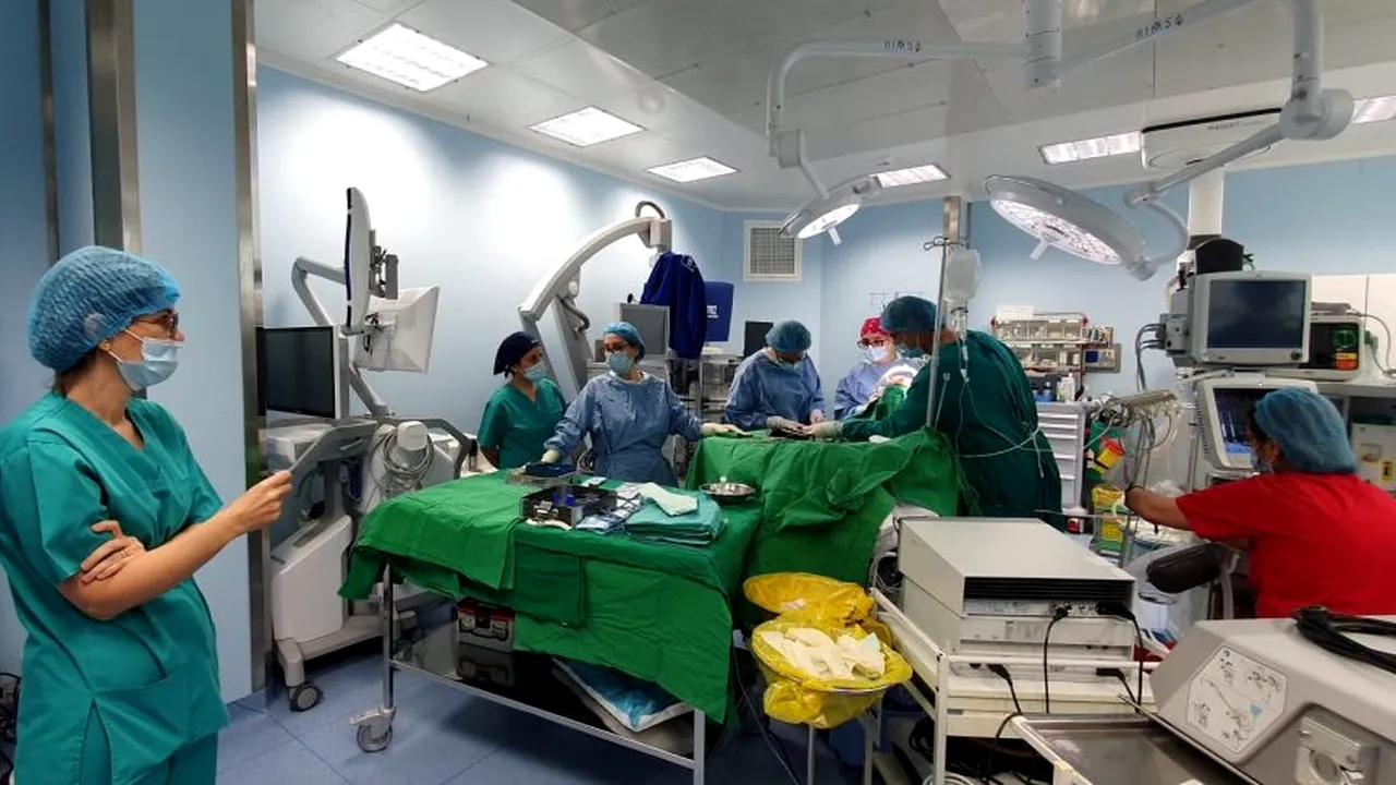 Operație în premieră la Spitalul Universitar. Electrozi implantați intracerebral pentru pacienții cu epilepsie