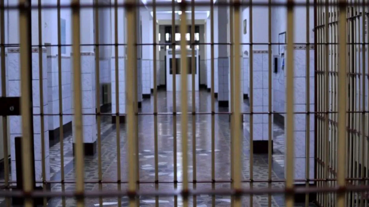 PROTESTUL polițiștilor de penitenciare: Creșterea vârstei de pensionare la 65 de ani ne va face să ieșim la pensie direct în sicriu 