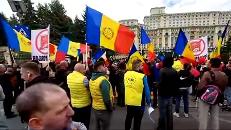 S-a lăsat cu dosare penale și amenzi după protestul AUR din fața Parlamentului. Cei care i-au agresat pe Ludovic Orban și Csoma Botond, identificați