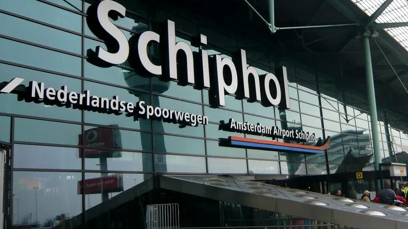 Tragedie pe aeroportul din Amsterdam: O persoană a MURIT după ce a fost aspirată de motorul unui avion în funcţiune