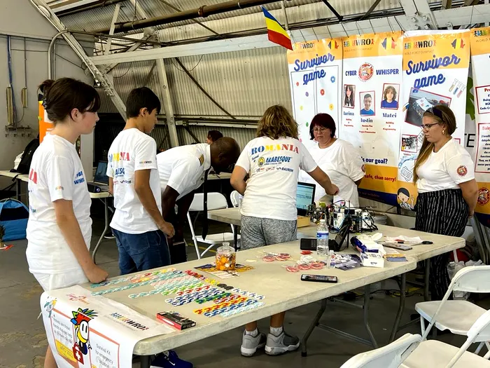 România, locul I la Olimpiada de Robotică din SUA /  Inspiraţi de războiul din Ucraina, trei gălățeni au creat un kit de supravieţuire pentru copiii nevoiţi să se ascundă în subsolurile de bloc / Sursa foto: Viața Liberă
