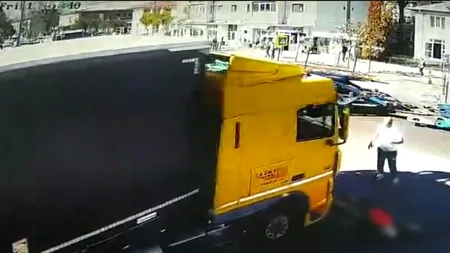 Accident MORTAL în județul Dâmbovița. O femeie a fost acroșată de un TIR, sub ochii trecătorilor