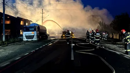 UPDATE | Explozia de la Crevedia. „Fumul se îndreaptă spre Capitală!” Populația, sfătuită să ÎNCHIDĂ geamurile