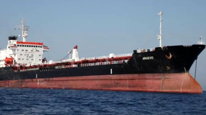 MAE: Petrolierul bombardat în Libia, la bordul căruia este trupul unui român, a sosit în Grecia