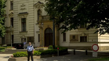 O serie de oficiali politici din cadrul partidului premierului Cehiei, arestați de poliție